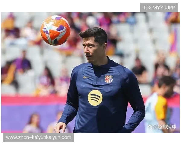 巴萨训练备战曝光，莱万复出强化锋线配置